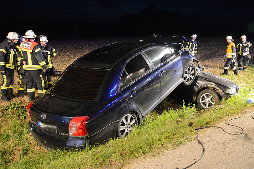 Horror-Crash bei Landshut. Die Bilder vom Rettungseinsatz.