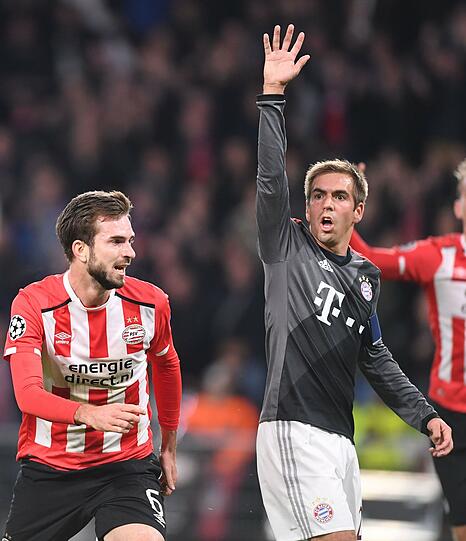 PHILIPP LAHM, NOTE 2: Der Kapitän war Robbens Hintermann, kurbelte viel nach vorne an, zog sehr oft nach innen. Sein Pass in den Strafraum auf Kimmich führte zum Handelfmeter. Seine rechte Seite war klar der Schwerpunkt der Bayern-Angriffe.
