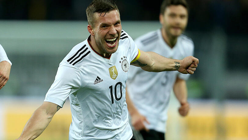 Lukas Podolski trifft in seinem letzten Landerspiel.
