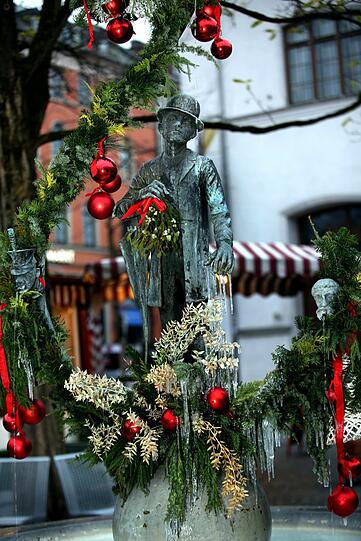 Karl Valentin: Weihnachtlich (und frostig) geschmückt.