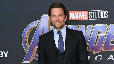 Bradley Cooper trägt für seinen neuen Film "Maestro" starkes Make-up.