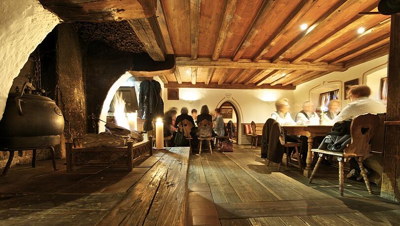 Die traditionelle Weinstube im Erdgeschoss... Die traditionelle Weinstube im Erdgeschoss...
