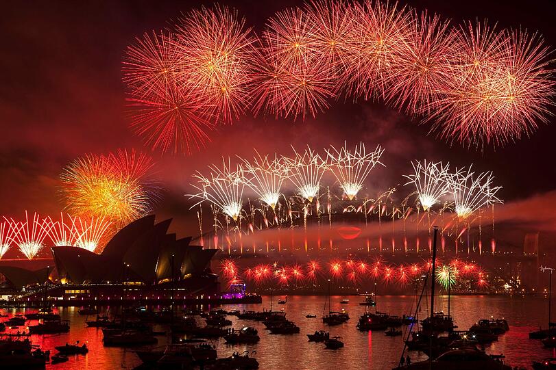 Silvester 2012 am Opernhaus und der Harbour Bridge in Sydney, Australien.