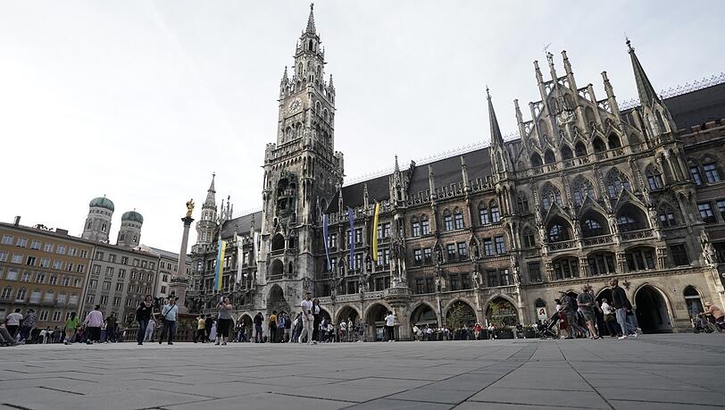 Im Rathaus streitet der Stadtrat über den Haushalt.