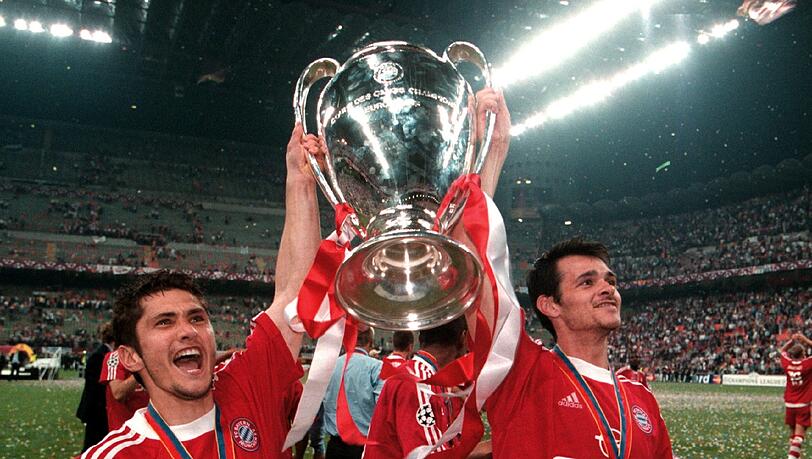 Der bislang letzte Triumph: Die zwei Franzosen Bixente Lizarazu (l.) und Willy Sagnol 2001 nach dem Sieg in Mailand gegen Valencia. Der bislang letzte Triumph: Die zwei Franzosen Bixente Lizarazu (l.) und Willy Sagnol 2001 nach dem Sieg in Mailand gegen Valencia.