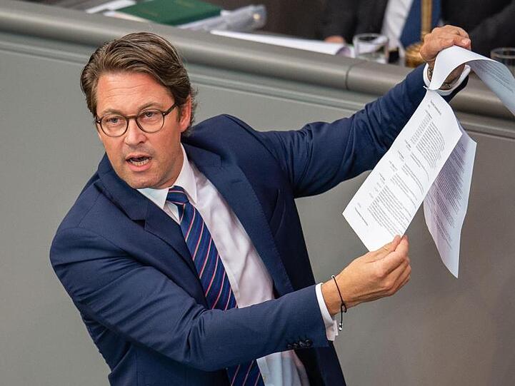 Nach dem Scheitern der Pkw-Maut verlangt die Opposition im Bundestag weitere Aufklärung von Verkehrsminister Scheuer.