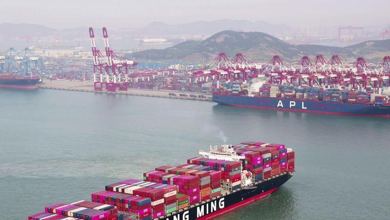 Mehr als jedes dritte EU-Unternehmen, das in China tätig ist, wird durch den Handelsstreit negativ beeinflusst. Mehr als jedes dritte EU-Unternehmen, das in China tätig ist, wird durch den Handelsstreit negativ beeinflusst.