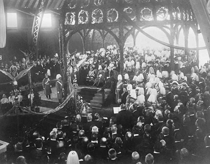 Der Grundstein wird gelegt: Am 12. November 1906 ist auch Kaiser Wilhelm II. dabei.