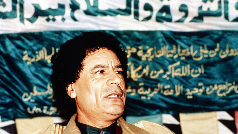 Dr. Hans-Wilhelm Müller-Wohlfahrt wollte ihn eigentlich nicht behandeln: Muammar Al-Gaddhafi. Dr. Hans-Wilhelm Müller-Wohlfahrt wollte ihn eigentlich nicht behandeln: Muammar Al-Gaddhafi.
