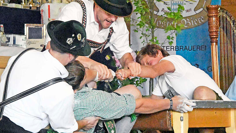 64. Bayerische Meisterschaft im Fingerhakln. Die Bilder.