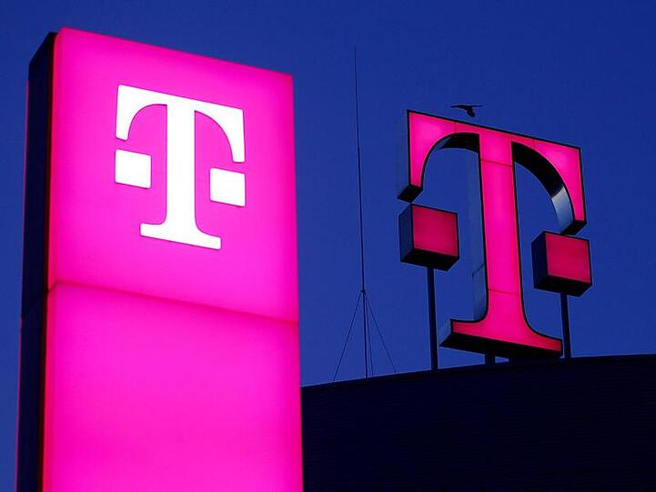 Die Telekom sieht sich auch in Deutschland auf Kurs, wo sie viel Geld in den Ausbau des Mobilfunks und des Festnetzes steckt.