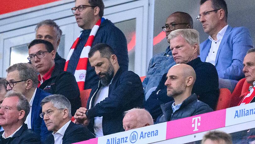 Läuft ihre Zeit ab? FC-Bayern-Sportvorstand Hasan Salihamidzic (l.) und Vorstandsvorsitzender Oliver Kahn stehen unter Druck.