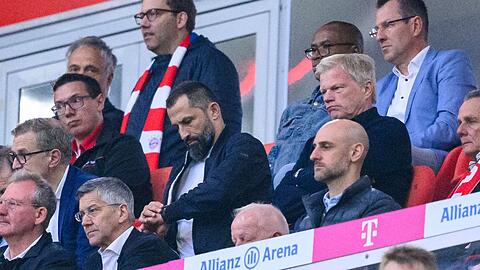 Läuft ihre Zeit ab? FC-Bayern-Sportvorstand Hasan Salihamidzic (l.) und Vorstandsvorsitzender Oliver Kahn stehen unter Druck.
