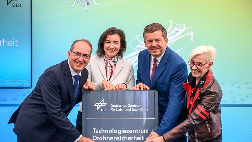 In Cochstedt ist ein neues Technologiezentrum f&uuml;r Drohnensicherheit er&ouml;ffnet worden.