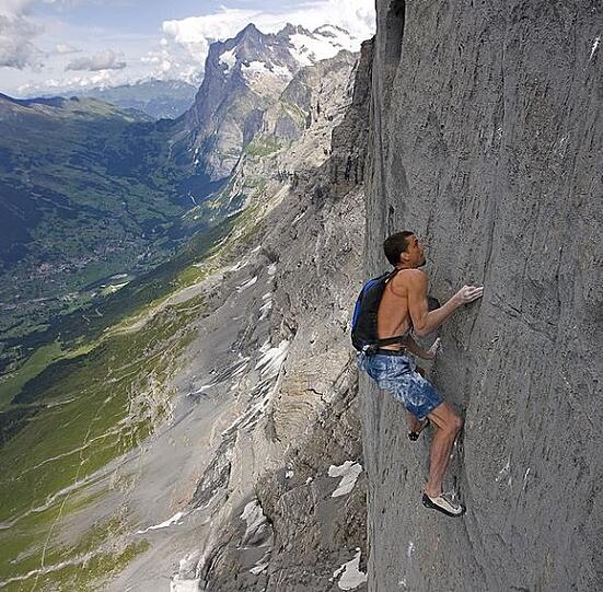 Der US-Extremsportler Dean Potter ist bei einem "Base Jump"-Unfall im Yosemite-Park ums Leben gekommen.