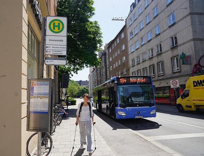 Mit dem Bus fahren könnte auf Kurzstrecken bald günstiger werden.