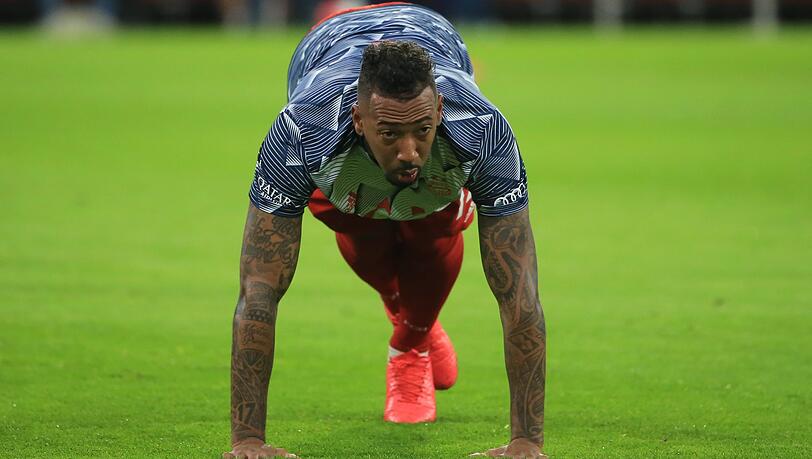 Nix mit Aufwärmprogramm auf dem Rasen: Jérôme Boateng vom FC Bayern. Nix mit Aufwärmprogramm auf dem Rasen: Jérôme Boateng vom FC Bayern.