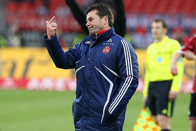 &bdquo;Nach oben zu kommen ist viel einfacher, als sich dort zu halten&ldquo;: Club-Trainer Dieter Hecking hebt den Zeigefinger.