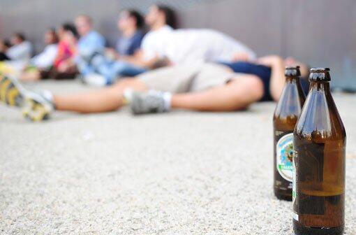 BIERLEICHEN: Die Sanitäter- und Rettungsdienste registrierten 777 Alkoholvergiftungen.