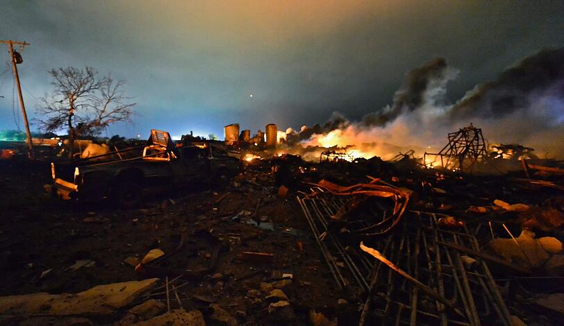 Vor der Explosion war den Berichten zufolge ein Feuer in der
Fabrik ausgebrochen.
