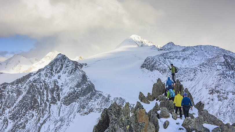 In den Tiroler Alpen kamen zwei deutsche Bergsteiger durch Abstürze ums Leben. (Symbolfoto)