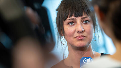 16. April 2019: Nina Fuchs hat gerade eine Petition gestartet und beantwortet in der Münchner Generalstaatsanwaltschaft die Fragen der Journalisten.
