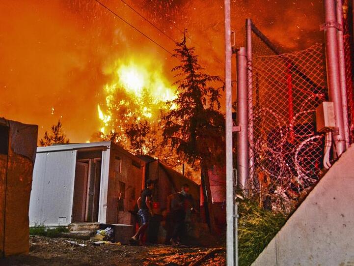 Brand im völlig überfüllten Migrantenlager auf der griechischen Insel Samos.