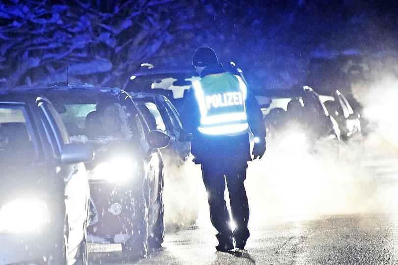 Rutschpartie am Irschenberg: Die Abschleppdienste hatten gestern Abend alle Hände voll zu tun.
