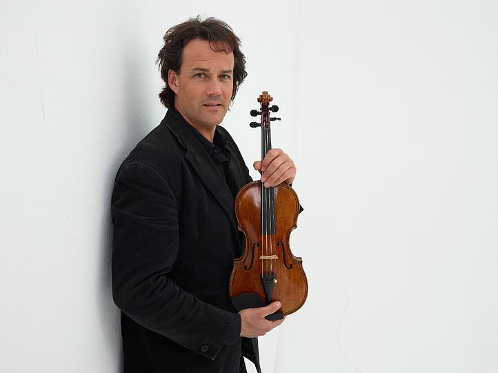 Peter Clemente mit seiner Geige von Giovanni Paolo Maggini.