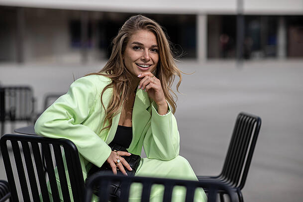 Moderatorin Lola Weippert stichelt in ihrem gemeinsamen Podcast mit Vanessa Mai gegen TV-Kollege Markus Lanz. Moderatorin Lola Weippert stichelt in ihrem gemeinsamen Podcast mit Vanessa Mai gegen TV-Kollege Markus Lanz.