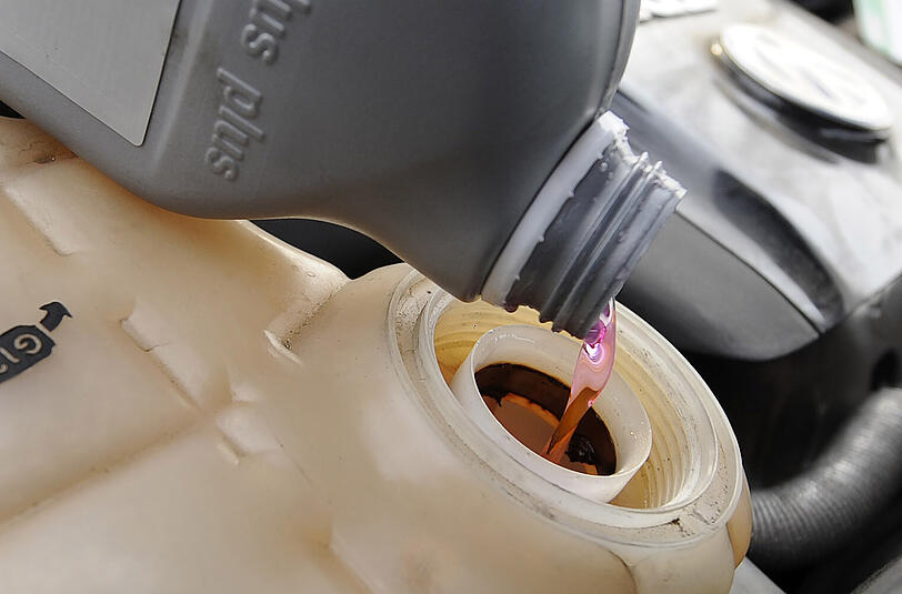 Gehört eigentlich ins Auto: Frostschutzmittel. Nur wenige Schlucke können für Menschen tödlich sein.