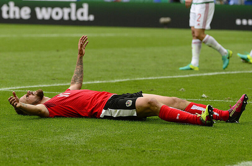 Der Noch-Abstiegsmodus: Martin Harnik vom VfB Stuttgart hatte das 1:0 für Österreich auf dem Fuß &ndash; und rutschte aus. Offenbar war es ihm genauso wenig wie seinem Vereinskollegen Florian Klein gelungen, vom Abstiegs- auf den EM-Vorrunden-Modus umzuschalten.