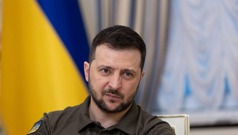 Wolodymyr Selenskyj, Präsident der Ukraine,  während eines bilateralen Treffens mit dem irischen Senator Mark Daly und Sean O Fearghail, Vorsitzender des Unterhauses des irischen Parlaments, im Mariinsky-Palast in Kiew.