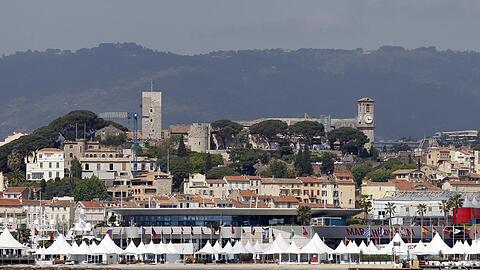 Cannes, die Kleinstadt der Reichen und Schönen - mit dem Palais du Festival an der Côte d'Azur. Cannes, die Kleinstadt der Reichen und Schönen - mit dem Palais du Festival an der Côte d'Azur.