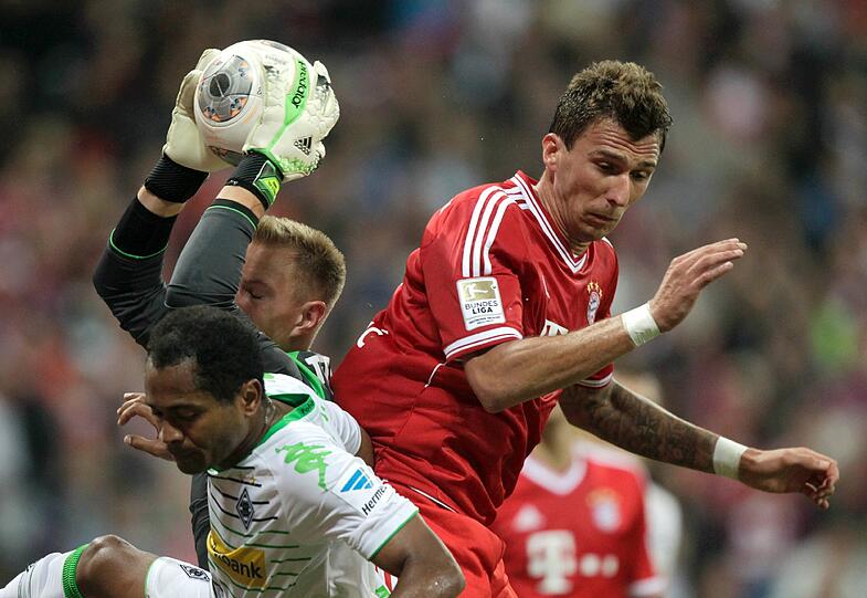 MARIO MANDZUKIC, NOTE 2
Wucherte mit seinen Chancen, zeigte allerdings, dass er auch mitspielen kann. Stand als richtiger Neuner beim 2:0 genau richtig &ndash; Abstaubertor. Kann zur Not auch Innenverteidiger, sagt Pep. So isser aber besser.