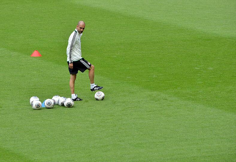 Das erste Training unter Pep! Wir zeigen die besten Bilder vom Trainingsauftakt der Bayern!