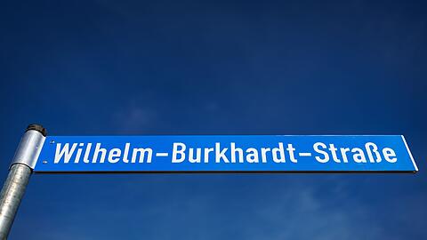 Die mittelfränkische Marktgemeinde Allersberg muss die bisherge Wilhelm-Burkhardt-Straße umbenennen - der Namensgeber war ein Nationalsozialist. (Archivbild) Die mittelfränkische Marktgemeinde Allersberg muss die bisherge Wilhelm-Burkhardt-Straße umbenennen - der Namensgeber war ein Nationalsozialist. (Archivbild)