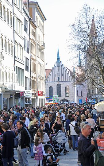 Sonne satt auch am Samstag: Begleiten Sie unseren Fotografen bei seinem Streifzug durch das schöne München. Enfach weiterklicken!