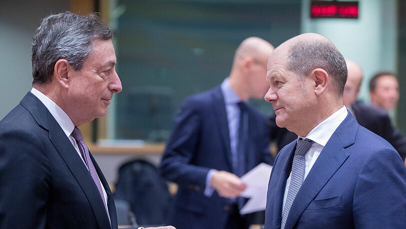 EZB-Chef Mario Draghi (l.) und Olaf Scholz wollen Europa gegen Finanzkrisen wappnen.