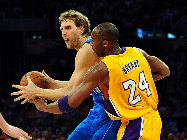 Dirk Nowitzki im Duell mit Lakers-Legende Kobe Bryant. Die Beziehung der beiden Superstars war von gegenseitigem Respekt geprägt.