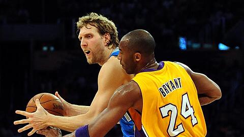 Dirk Nowitzki im Duell mit Lakers-Legende Kobe Bryant. Die Beziehung der beiden Superstars war von gegenseitigem Respekt geprägt.