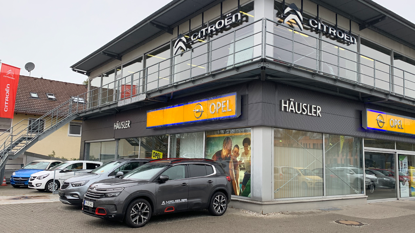 Der jüngste Häusler-Standort ist in Gröbenzell.  Im Sommer 2017 hat das Unternehmen hier mit Opel angefangen und sein Portfolio inzwischen um die Marke Citroën und den Bosch Car Service erweitert.