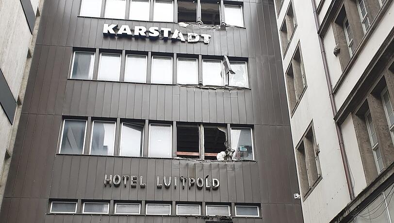 Auch der Verbindung zwischen Neu- und Altbau geht's an den Kragen. Auch der Verbindung zwischen Neu- und Altbau geht's an den Kragen.