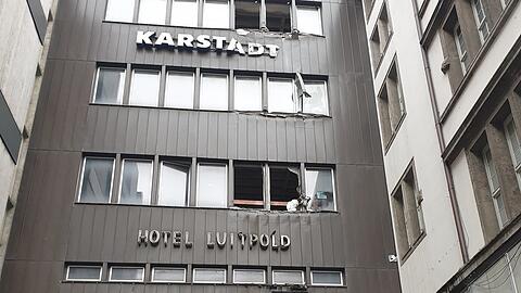 Auch der Verbindung zwischen Neu- und Altbau geht's an den Kragen.