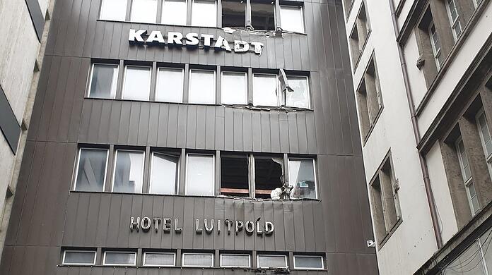 Auch der Verbindung zwischen Neu- und Altbau geht's an den Kragen.