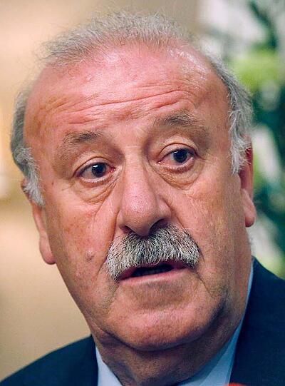 Vicente del Bosque (spanischer Nationaltrainer): &bdquo;Bayern wird 
viel Freude an ihm haben. Er ist ein Super-Spieler und großartiger 
Mensch. Er ist der geborene Anführer, ein kompletter Spieler. Er hat 
quasi das komplette Spielfeld im Auge. Da kann man Bayern nur 
gratulieren.&ldquo;