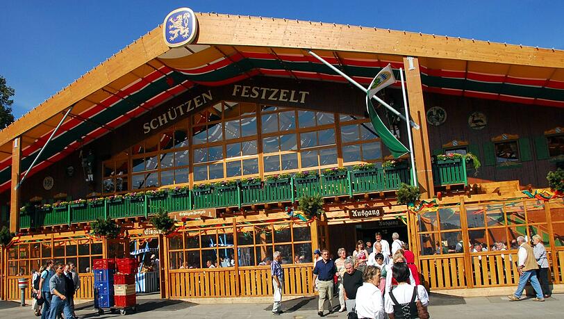 Das Schützenfestzelt wird heuer nicht gebraucht, der Nicht-Aufbau muss aber dennoch bezahlt werden. Das Schützenfestzelt wird heuer nicht gebraucht, der Nicht-Aufbau muss aber dennoch bezahlt werden.