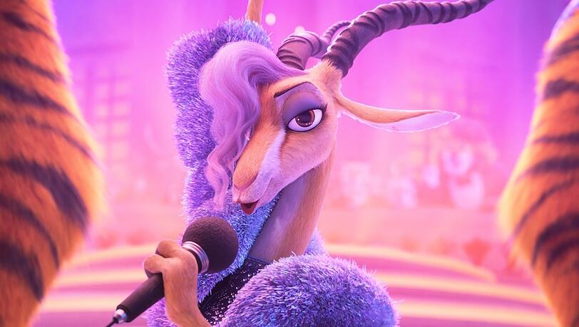 Shakira als Gazelle mit Tigertänzern auf der Party zum 100. Geburtstag der Stadt. Shakira als Gazelle mit Tigertänzern auf der Party zum 100. Geburtstag der Stadt.