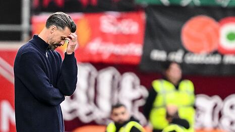 F&uuml;r Sandro Wagner war in Augsburg schnell Schluss. (Archivbild)