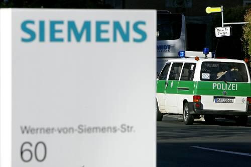 Die Schmiergeldaffäre bei Siemens  kam 2006 durch eine Großrazzia ins Rollen.